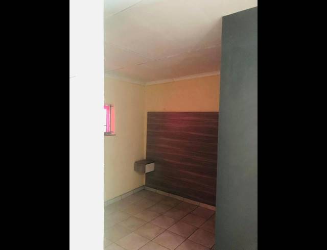 1 BEDROOM PROPERTY TO RENT IN DIEPKLOOF